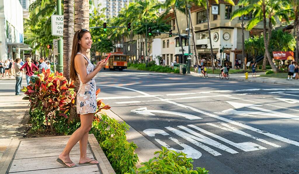 woman in downtown honolulu