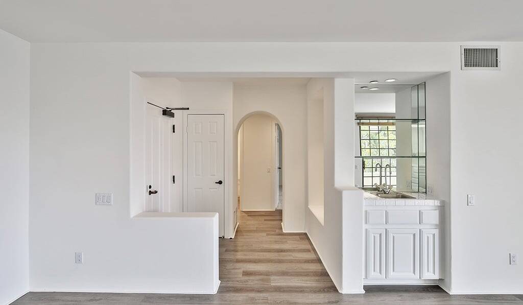 Curved archway leads to bedrooms at 555 Barrington