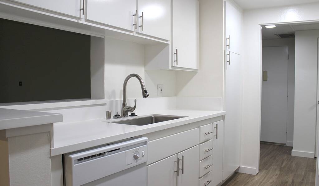 Kiowa kitchen with pass through