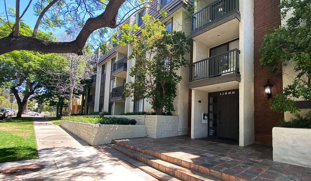 Barrington Kiowa view from street