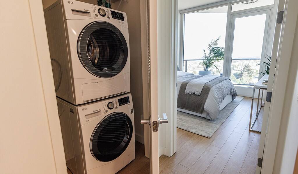 Bedroom and in-unit washer \ dryer