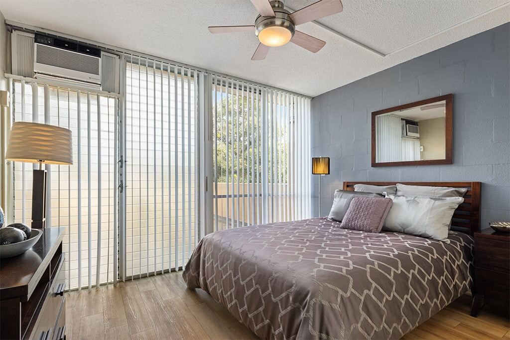 Bedroom with ceiling fan