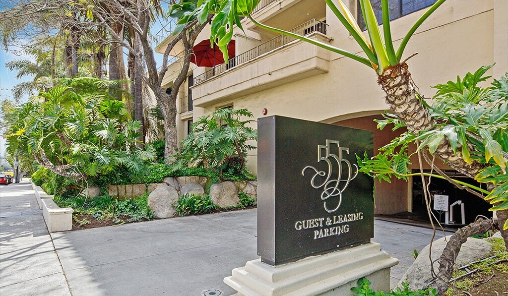 555 Barrington Exterior Sign